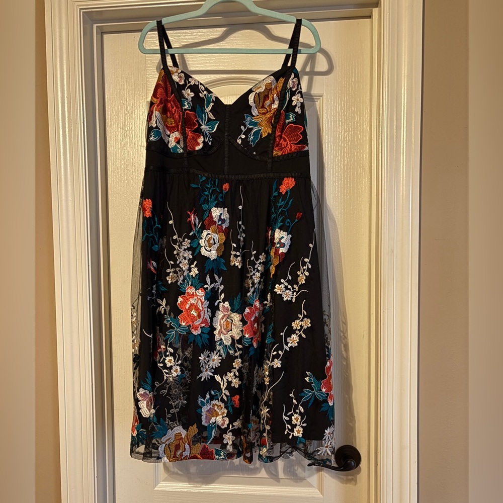 Torrid Black Floral Mesh Embroidered Dress Size 16 NWT